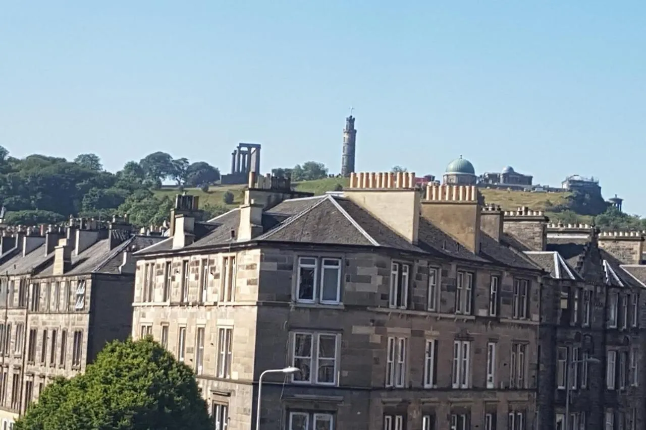 Newly Furnished 2 Bedroom Apartment On Leith Walk Edinburgh